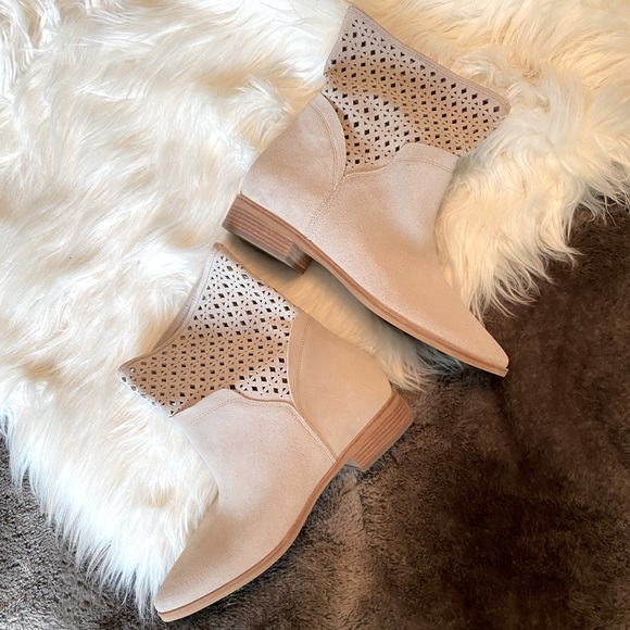 NWT Michael Kors booties - Picture 2 of 6